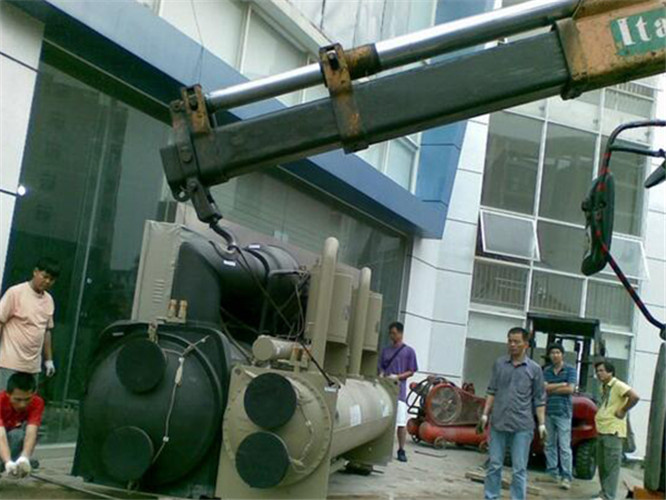 平阳县随车吊和汽车吊的核心区别是什么？哪种更省钱？