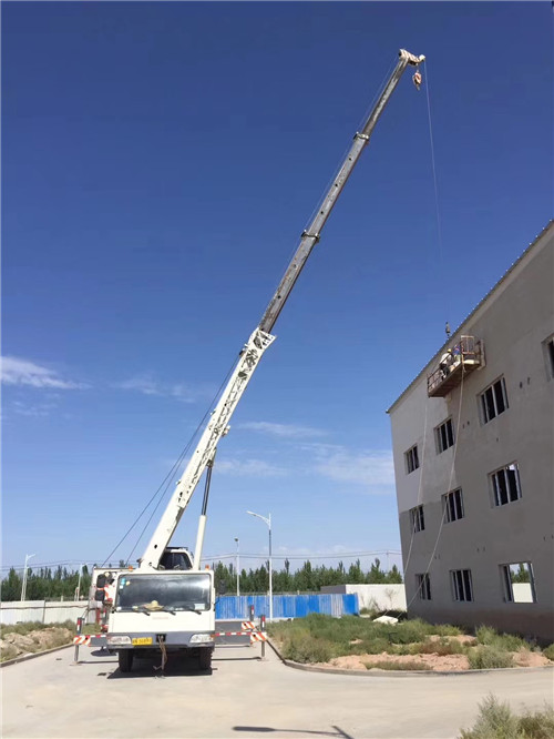 平阳县“轻装强干”—— 吊车的 “轻量化臂架” 技术